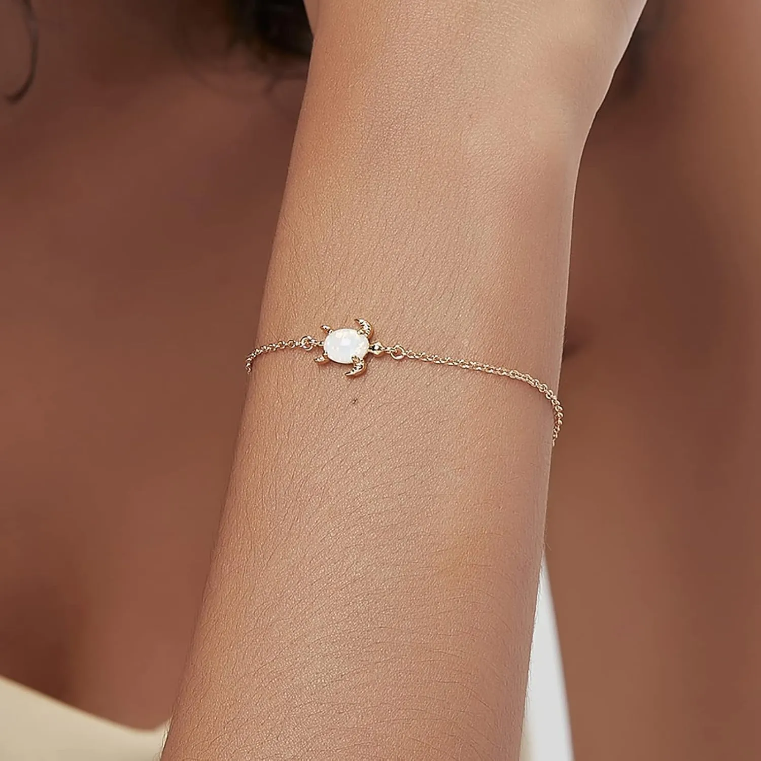 Gold Bracelet for Women 18K Gold Plated Dainty Gold Bracelets Non Tarnish Cuban Chain Link Bracelet Gold Charm Bracelet for Women
