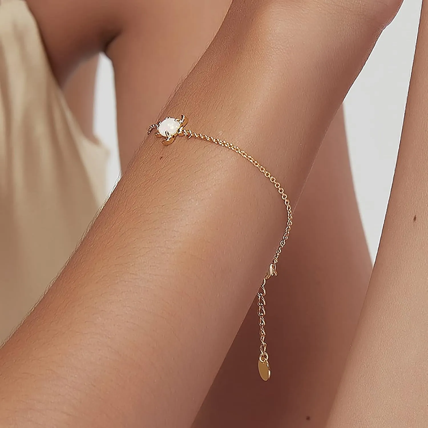 Gold Bracelet for Women 18K Gold Plated Dainty Gold Bracelets Non Tarnish Cuban Chain Link Bracelet Gold Charm Bracelet for Women