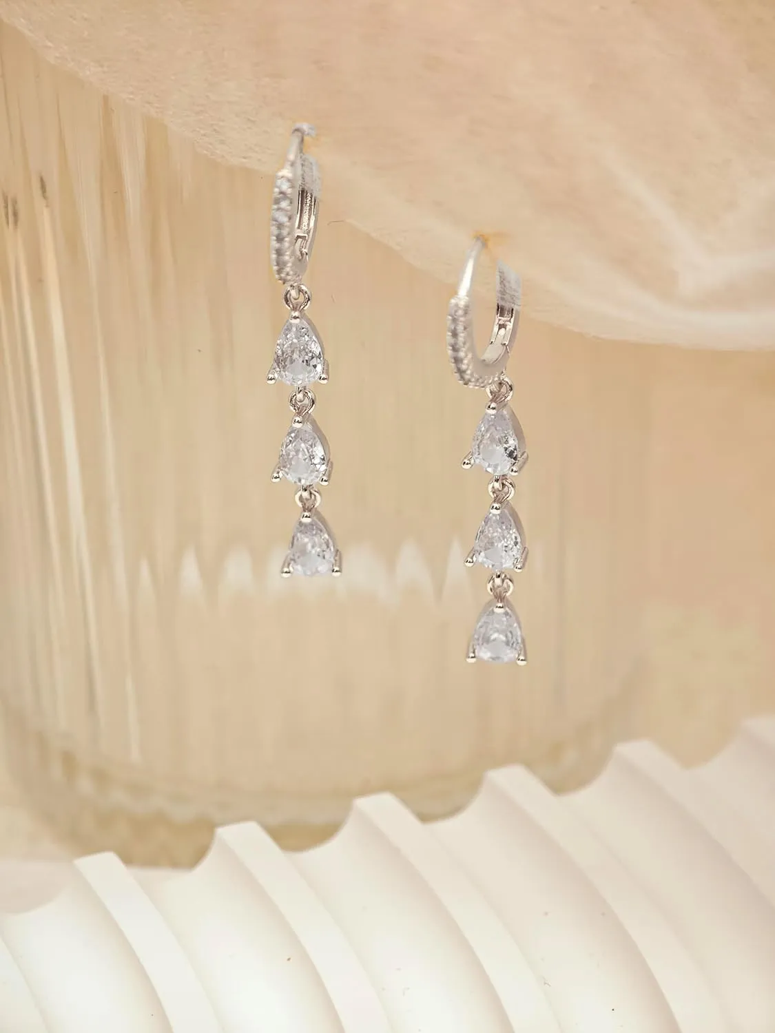 Gold Dangle Earrings for Women, Long Dangling Drop Earring 14K Dangly Threader Chain Earrings Hypoallergenic CZ Prom Hoop Huggie Gold Earring for Women Trendy Accessories Prom Jewelry Gifts