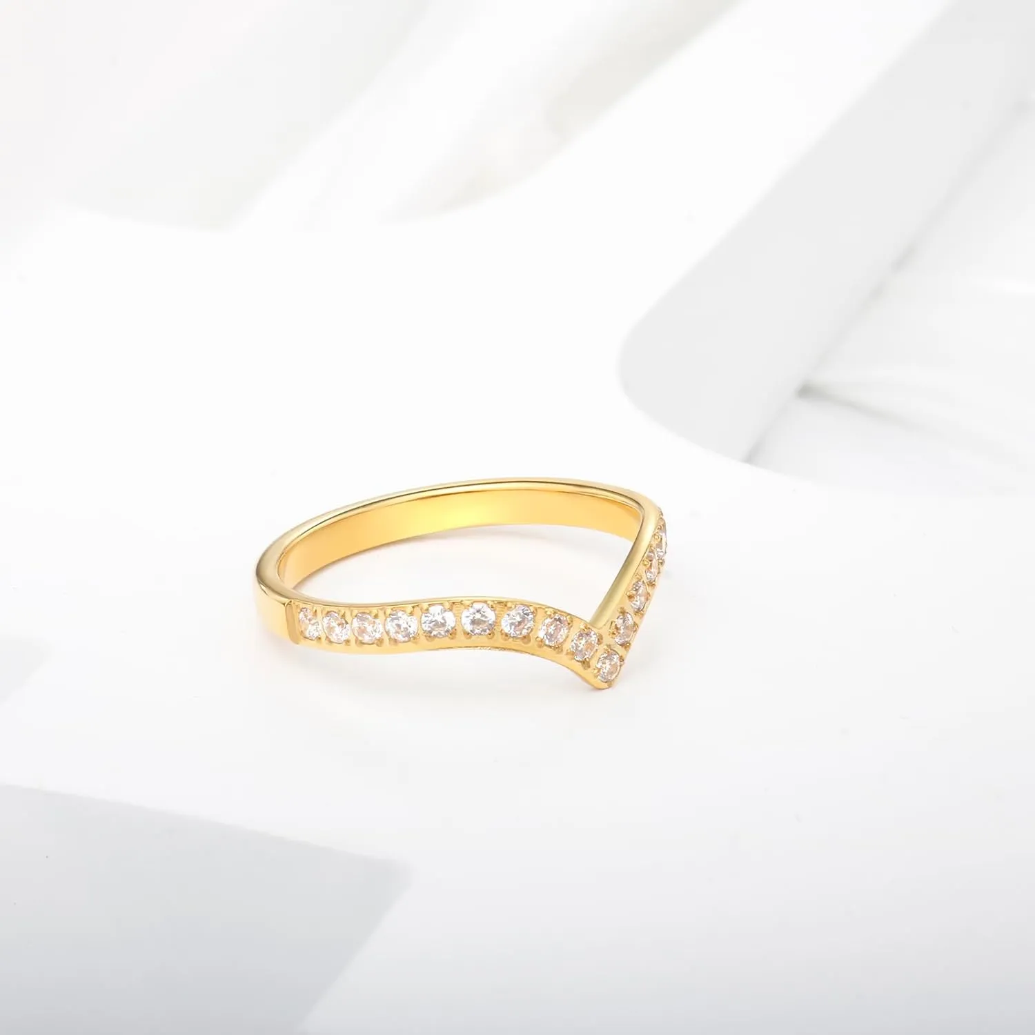 JINHUI 18K Gold Plated Band Rings for Women, Dainty Stacking Thin Rings with CZ Simulated Diamond Shiny Chic Vintage Casual Statement Jewelry