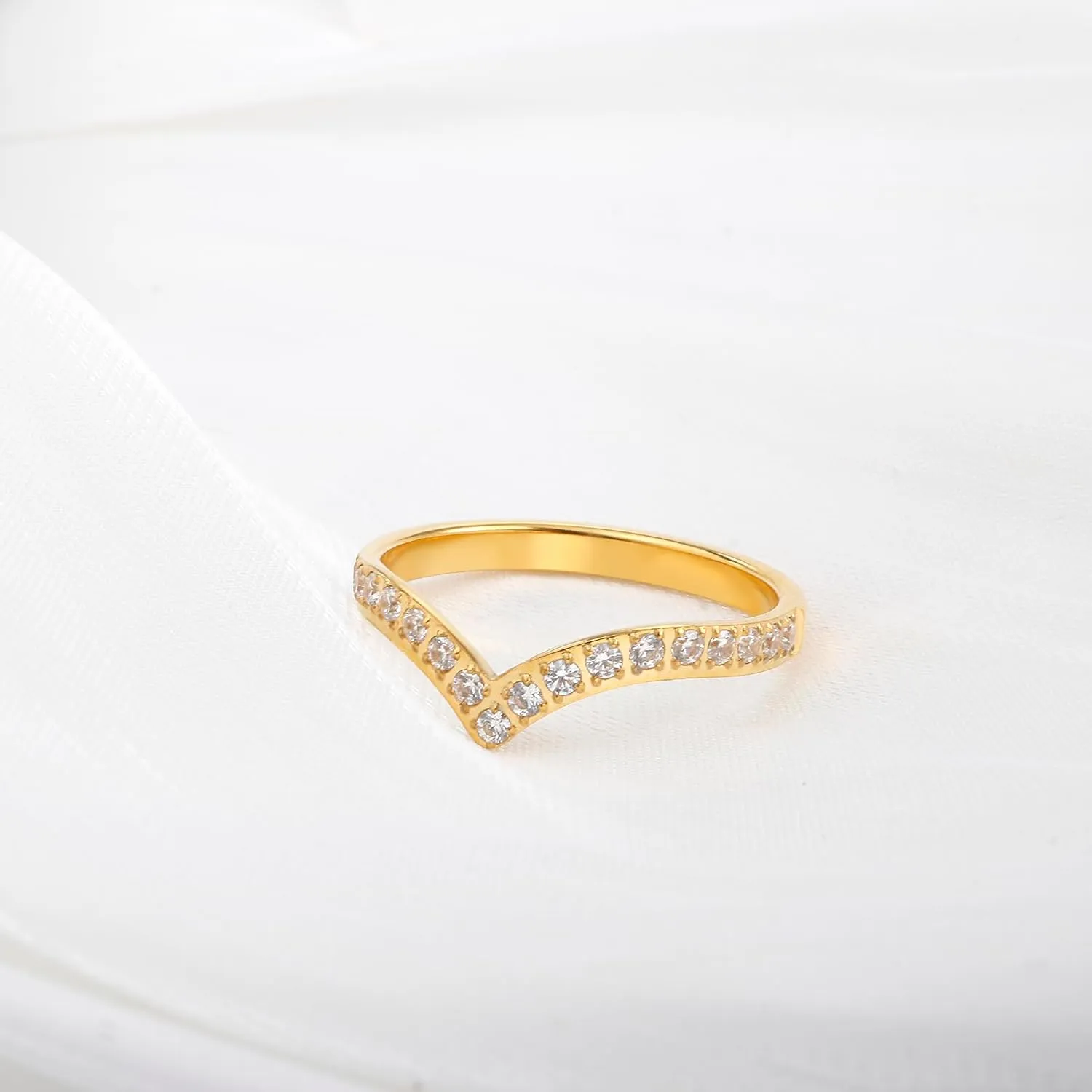 JINHUI 18K Gold Plated Band Rings for Women, Dainty Stacking Thin Rings with CZ Simulated Diamond Shiny Chic Vintage Casual Statement Jewelry